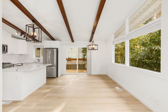 Building Photo - Gorgeous Fully Renovated 5 Bedroom Redmond/Bellevue/Kirkland Border