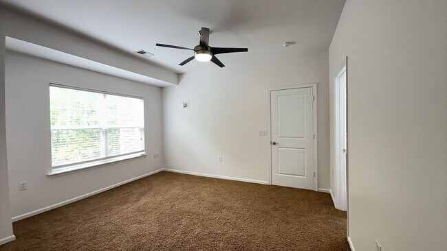 Building Photo - 662 Lacy Oak Dr