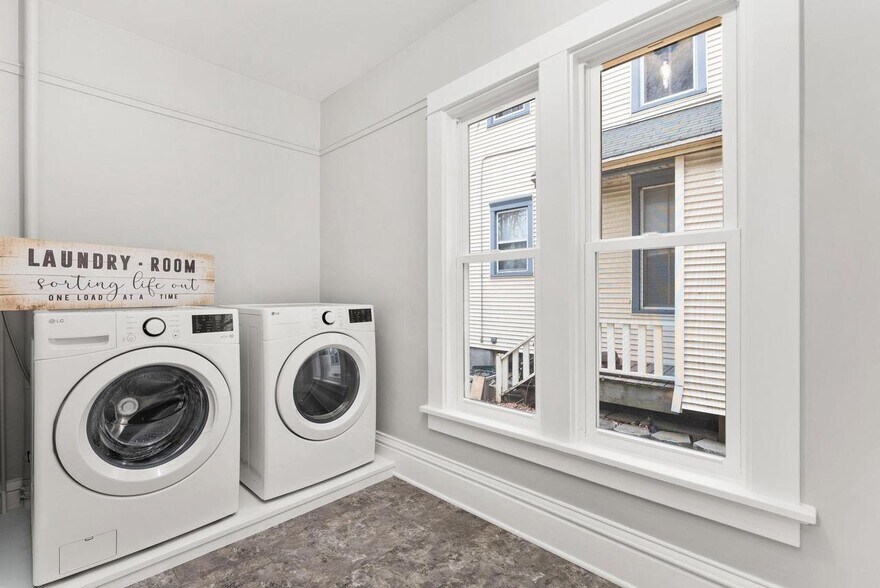 Building Photo - 820 Jenifer St