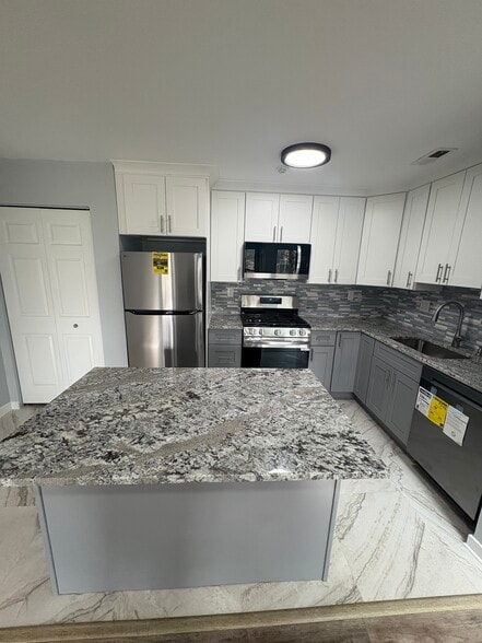 Building Photo - 1304 Diamond Dr