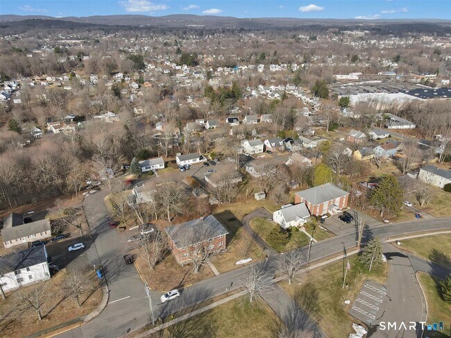 Building Photo - 63 Maynard St