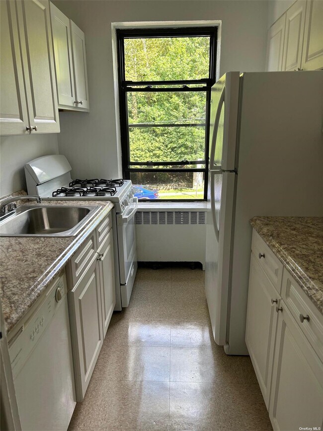 Building Photo - 13 Welwyn Rd