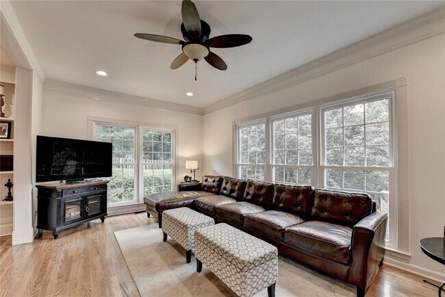 Building Photo - 2611 Briers N Dr