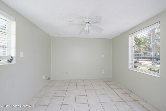 Building Photo - 206 4th Ave