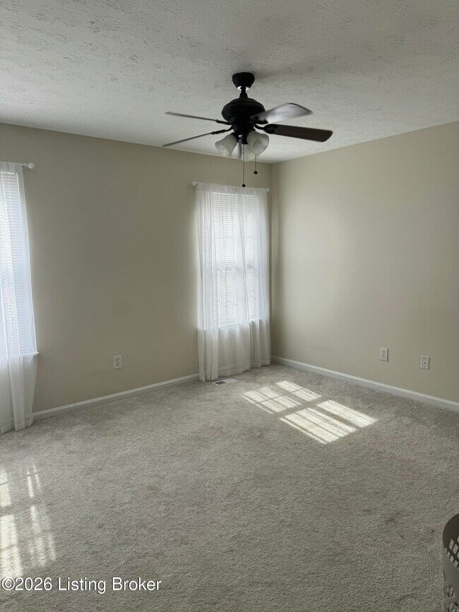 Building Photo - 4110 Hickoryview Dr