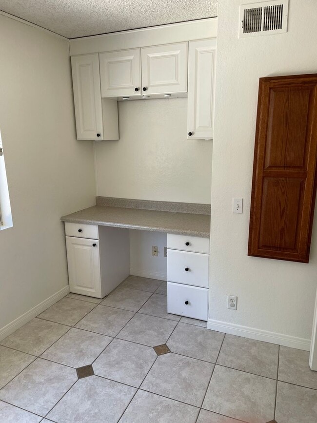 Building Photo - One story home in Mission Oaks near Las Colinas