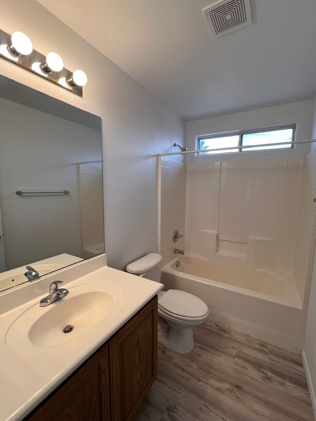 Building Photo - Great 3 Bedroom home in Summerlin area Cha...