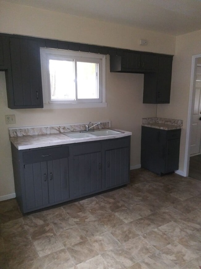 Building Photo - 3 Bedroom Single family home