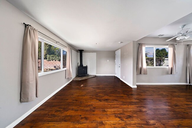 Building Photo - 6638 Lilac Ave