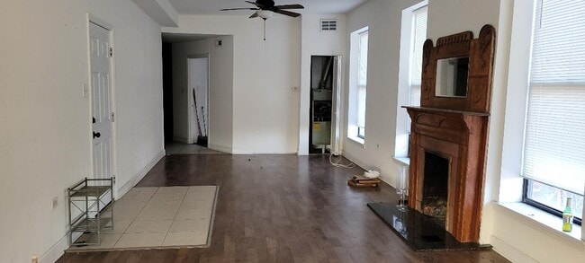 Building Photo - 300 W 31st St