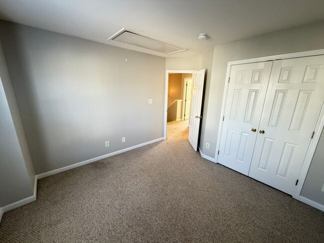 Building Photo - Charming 3BR Townhome in Sought-After Harrisburg Town Center