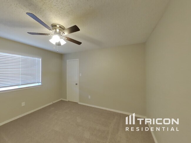 Building Photo - 2312 Vineyard Dr