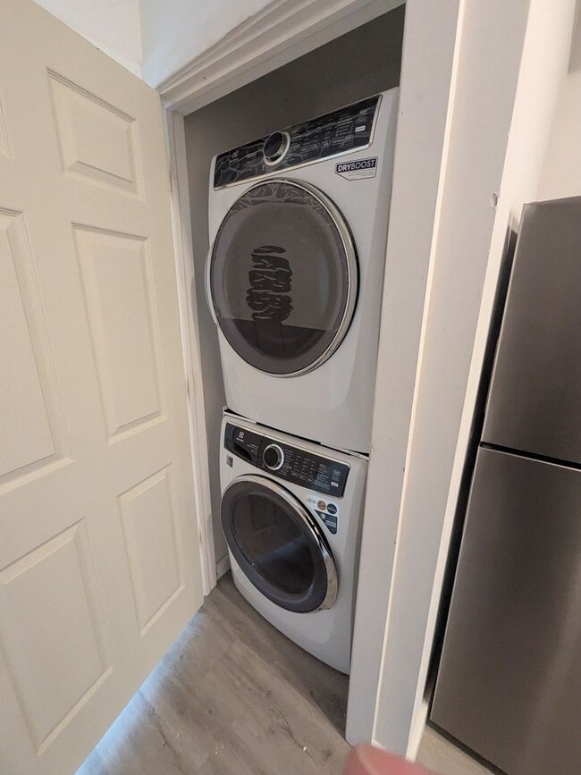 Building Photo - 6614 Rising Sun Ave