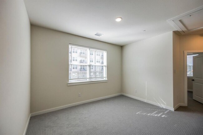 Building Photo - 1770 Thornton Dr