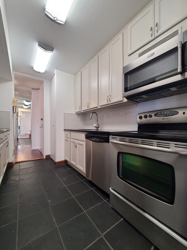 Building Photo - 1310 N Ritchie Ct