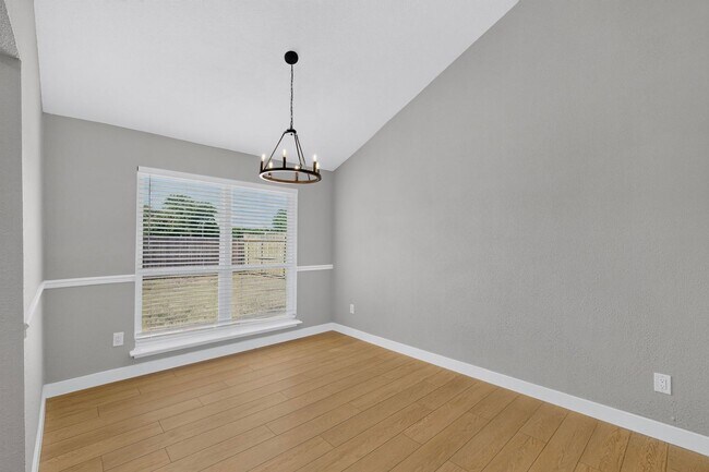 Building Photo - 1600 Crimson Ct
