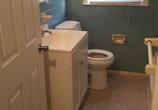 bathroom - 18580 Kentfield St