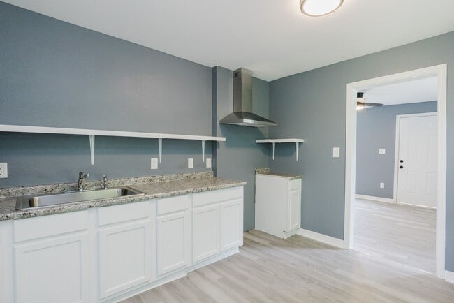 Building Photo - 114 Wilson St