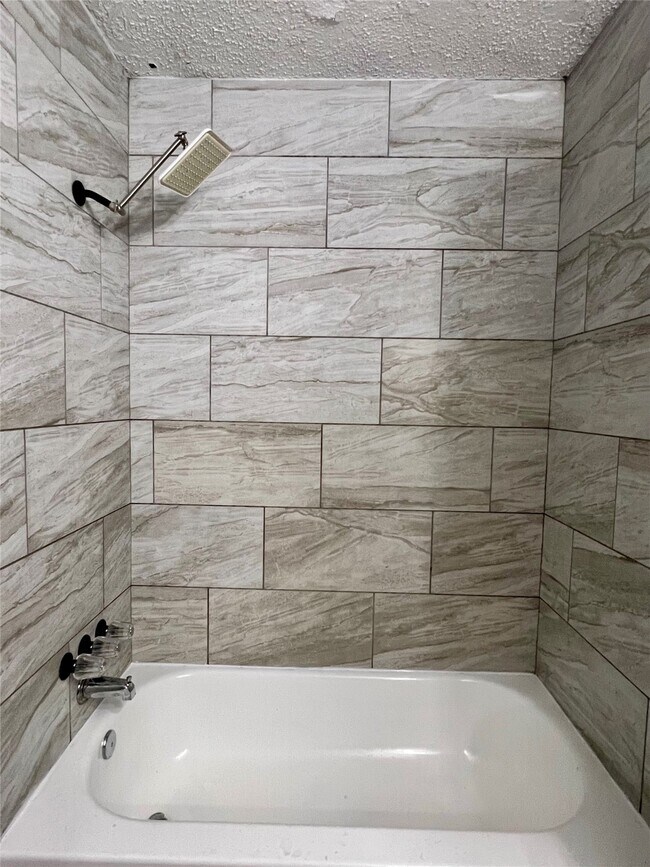 Building Photo - 10610 Sandy River Dr