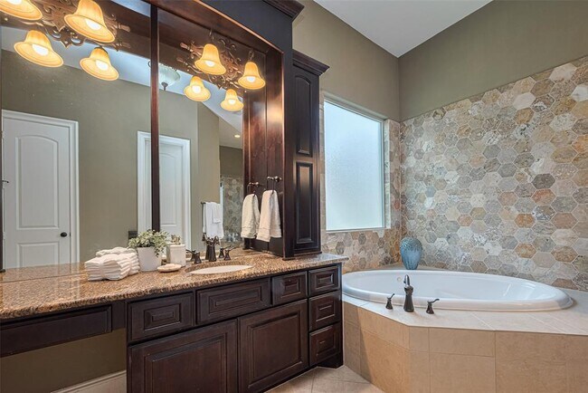 Building Photo - 3 Ivy Castle Ct