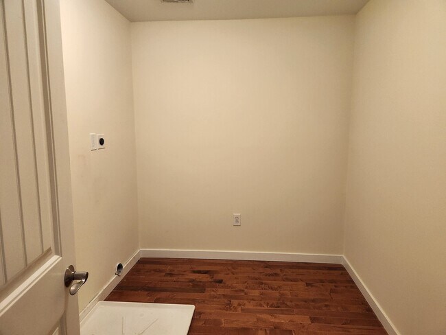 Building Photo - 157 Ball Pond Rd