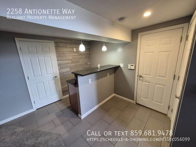 Building Photo - 2258 Antoinette Way