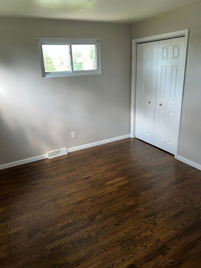 Building Photo - 3 Bed / 1 Bath Single-Family Home – Richland School District