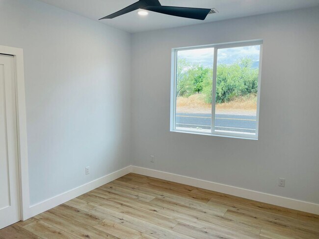 Building Photo - 17 N Alamos Dr