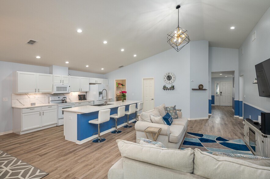 Building Photo - 501 Interlock St