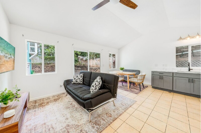 Building Photo - 70 Hui Rd F