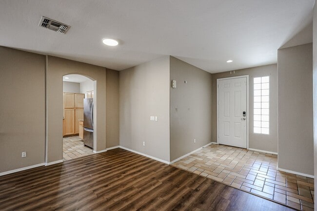 Building Photo - COMING SOON !! Lovely 4Bedroom/2Bath in the Heart of Chandler