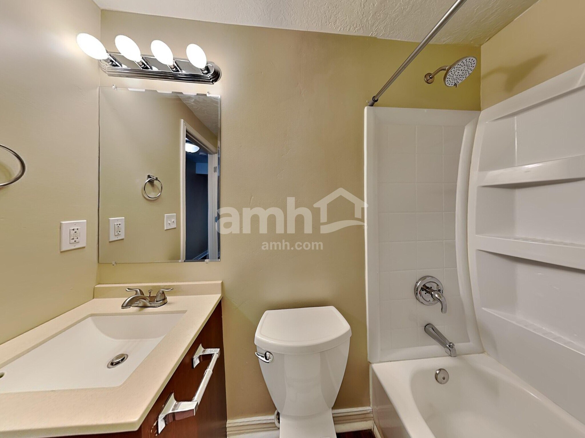 Building Photo - 31 W Clear Water Dr