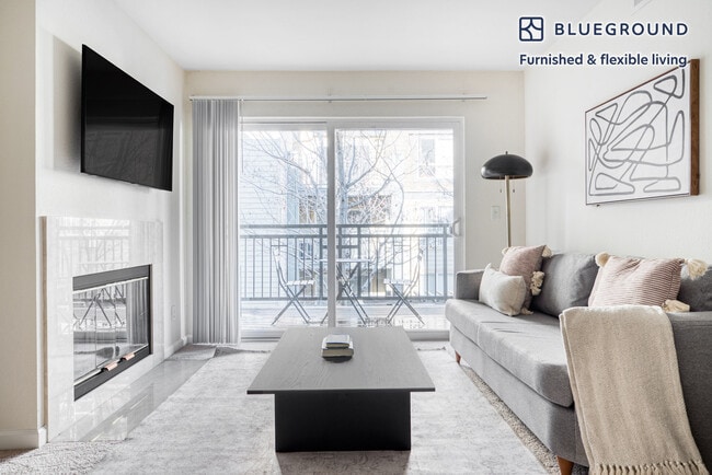 Building Photo - 1220 N Fair Oaks Ave