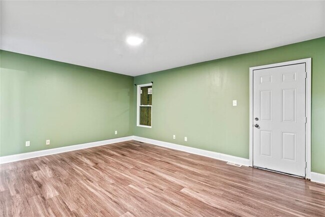 Building Photo - 930 Hall St NW