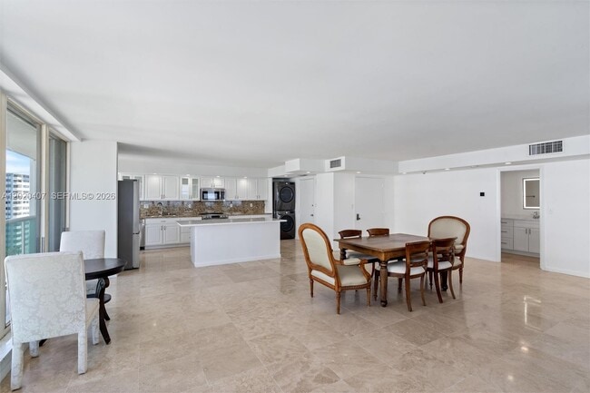 Building Photo - 2100 S Ocean Ln