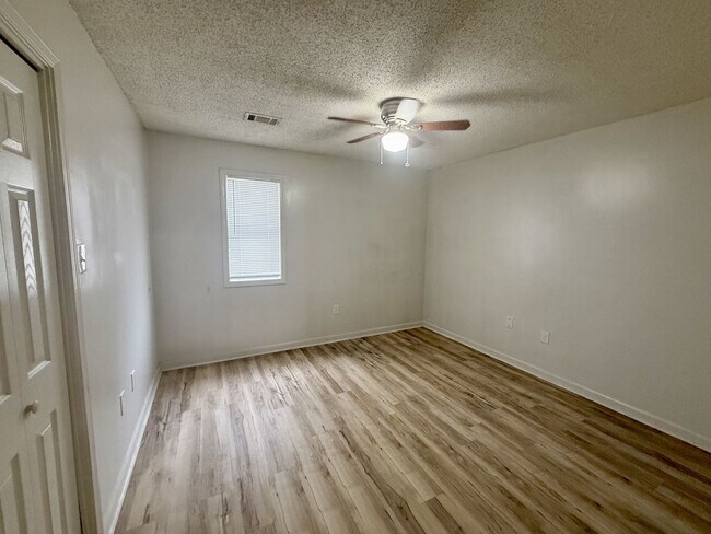 Building Photo - 1618 W Matthews Ave