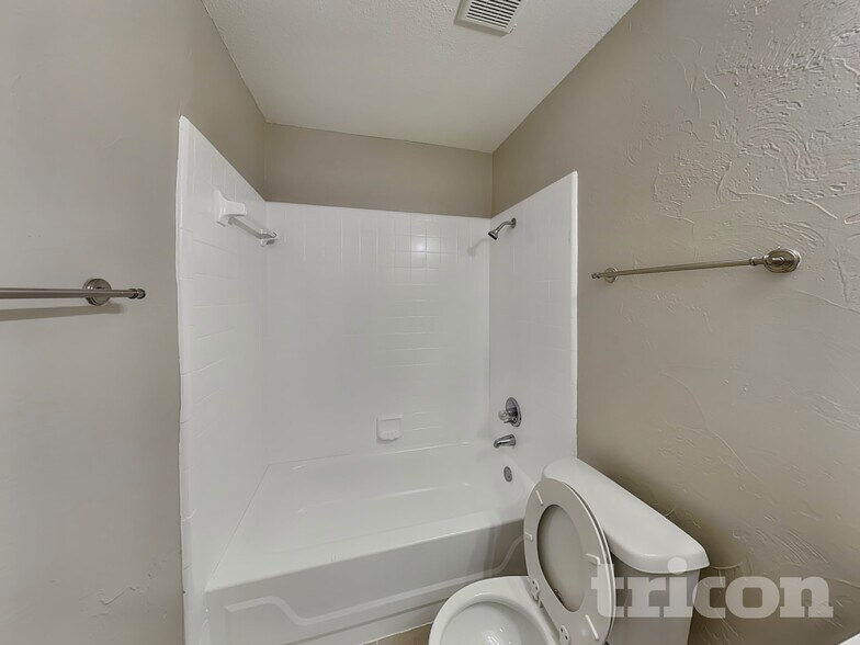 Building Photo - 6211 Minuteman Ln