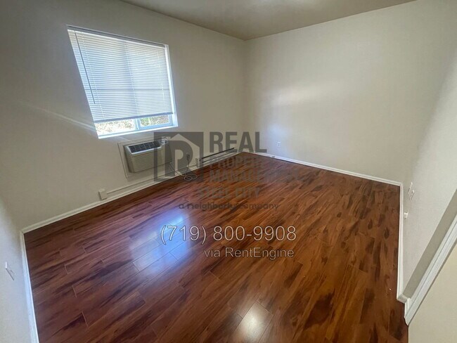 Building Photo - 1713 Oakshire Ln