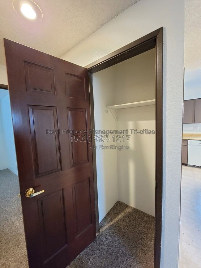 Building Photo - 1102 S Olympia Pl