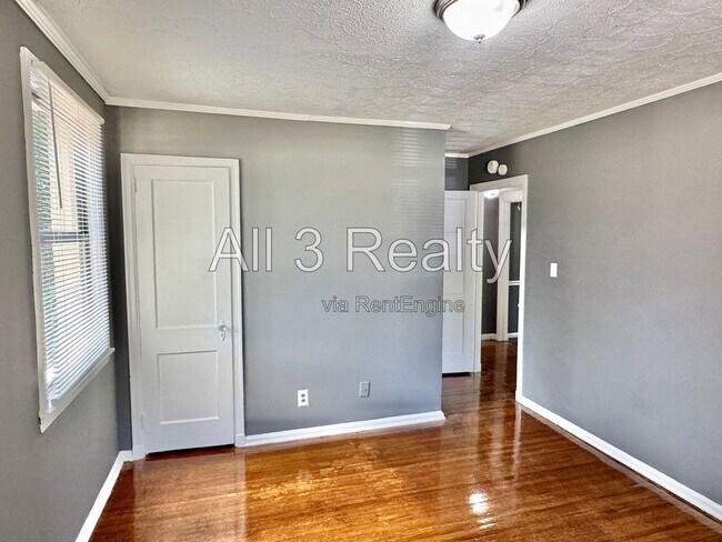 Building Photo - 208 Bradley Dr