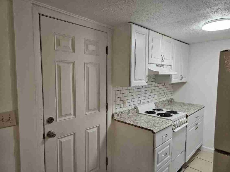 Building Photo - 240 Kraft Ave