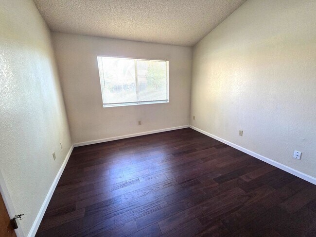 Building Photo - Beautiful 3 Bedroom 2 Bath Home in Gated Community