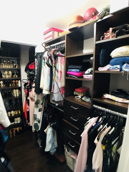 Walk-In Closet - 2501 Vroom Dr