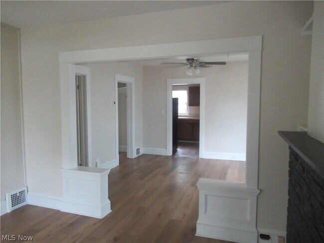 Building Photo - 1520 Ridgewood Ave