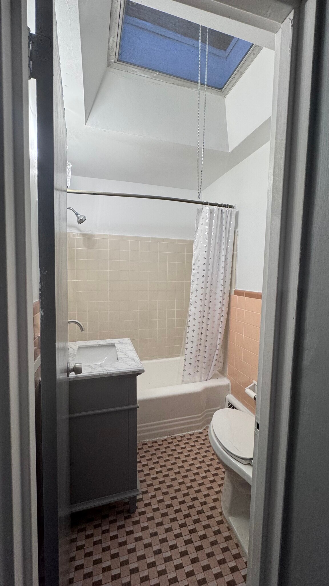 Building Photo - 330 Magee Ave