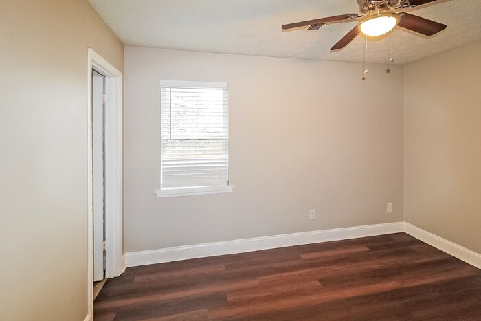 Building Photo - 612 Ralph Rd SE