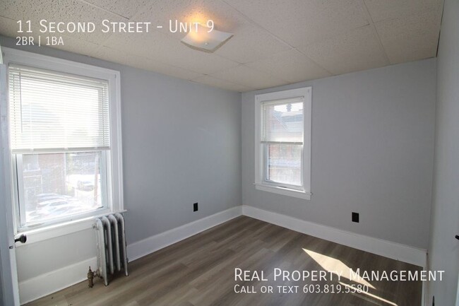 Building Photo - Conveniently Located Dover, NH 2 Bedroom w...