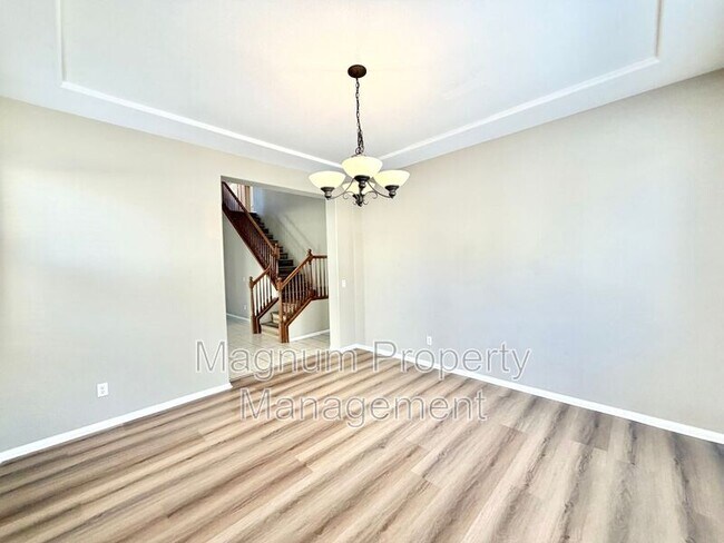 Building Photo - 29751 Maxmillian Ave