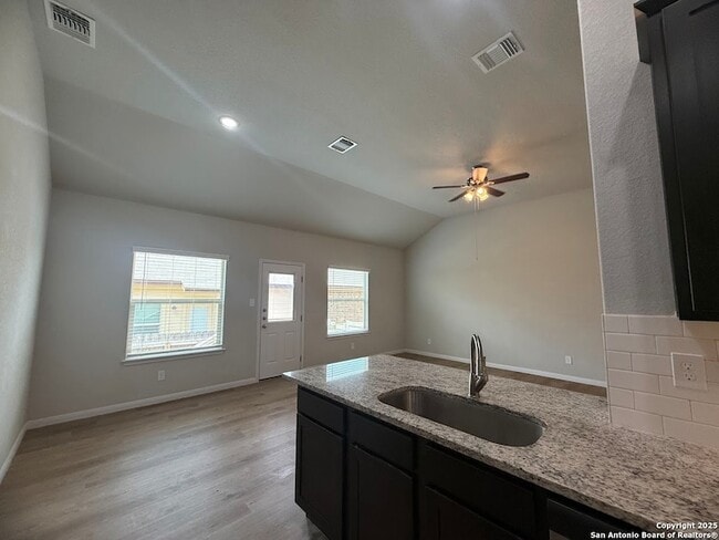 Building Photo - 405 Emma Dr