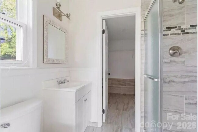 Building Photo - "Discover Comfort and Space in Charlotte: 4-Bed, 3-Bath Gem on Red Carriage Lane!"